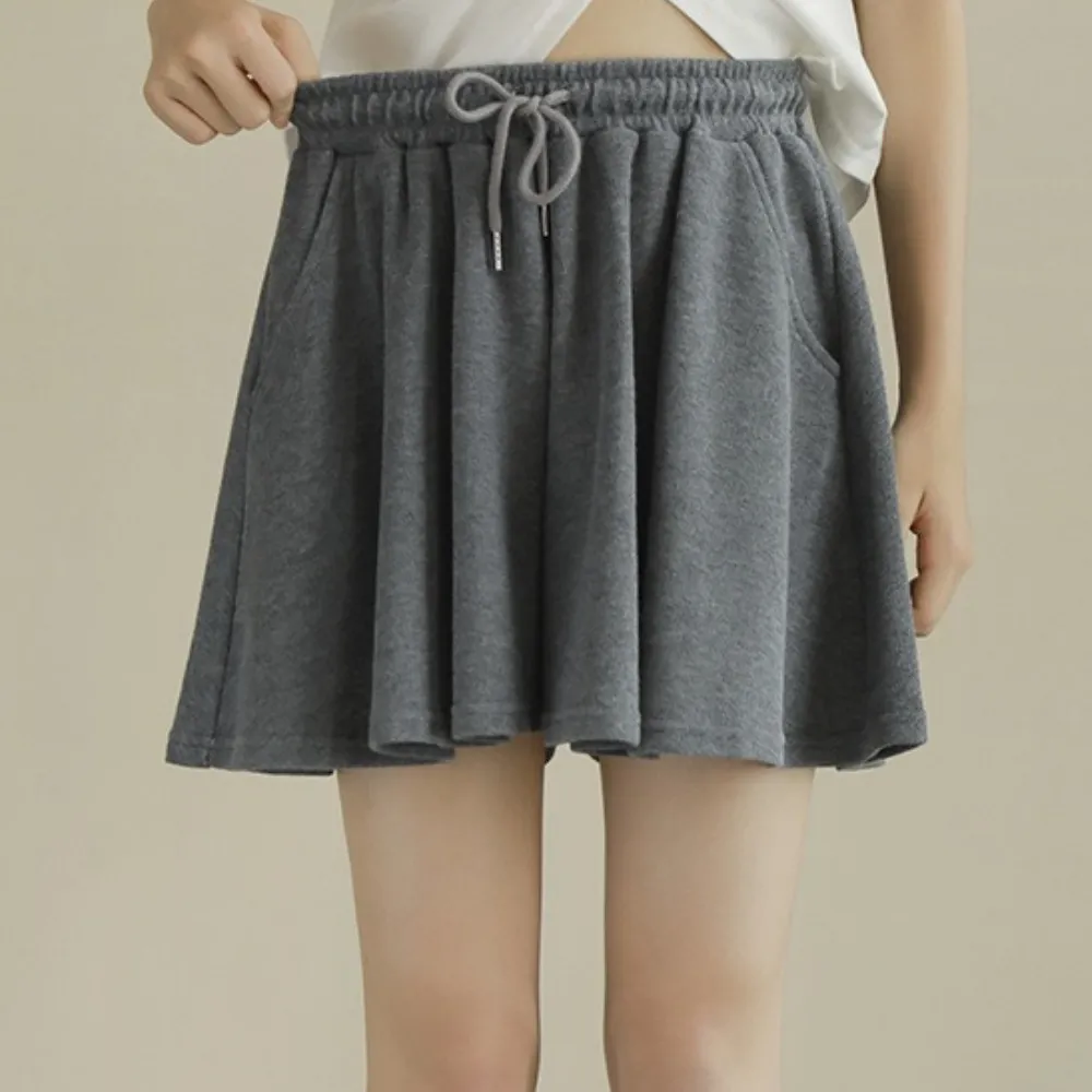 日系 纯色开叉短版上衣 裙裤 套装 Sleek Split-Hem Top & Flowing Culotte Shorts