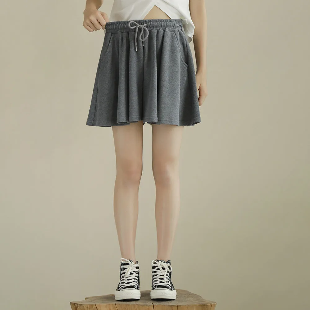 日系 纯色开叉短版上衣 裙裤 套装 Sleek Split-Hem Top & Flowing Culotte Shorts