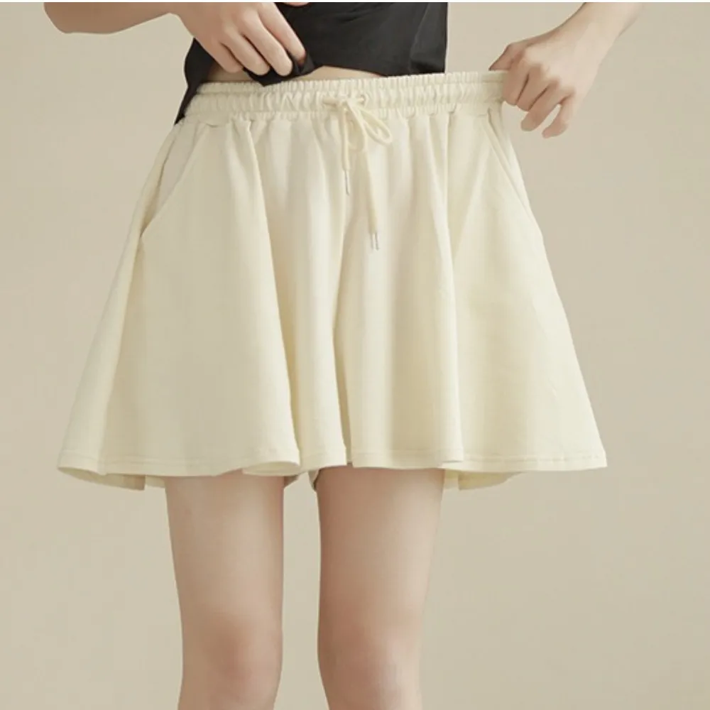 日系 纯色开叉短版上衣 裙裤 套装 Sleek Split-Hem Top & Flowing Culotte Shorts