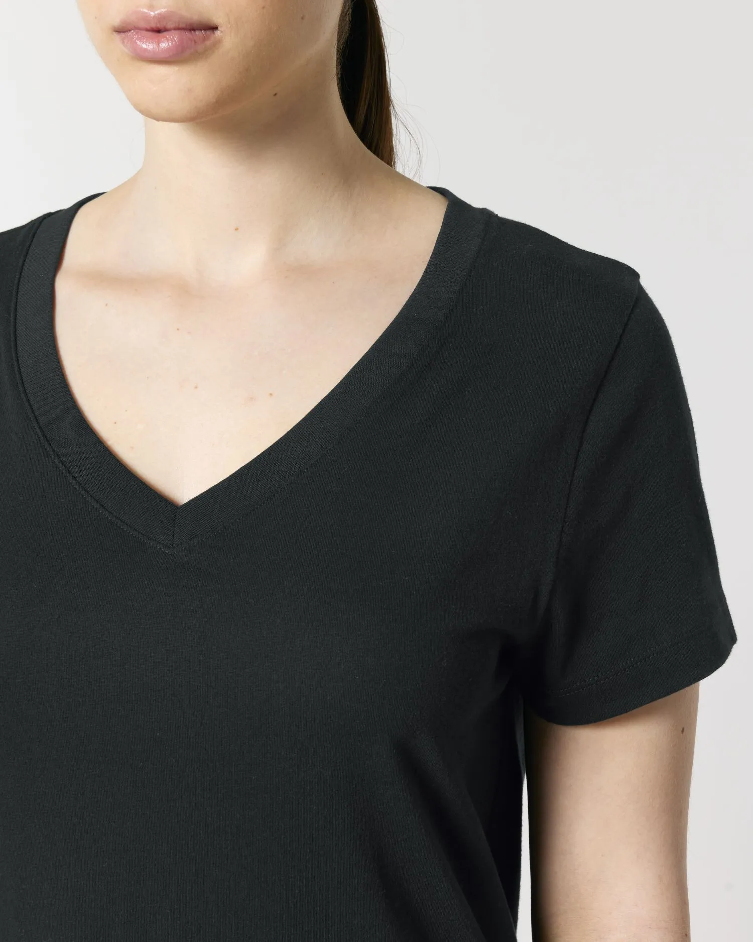 Women's Organic V-Neck T-Shirt - 155 GSM | Stella Isla STTW176